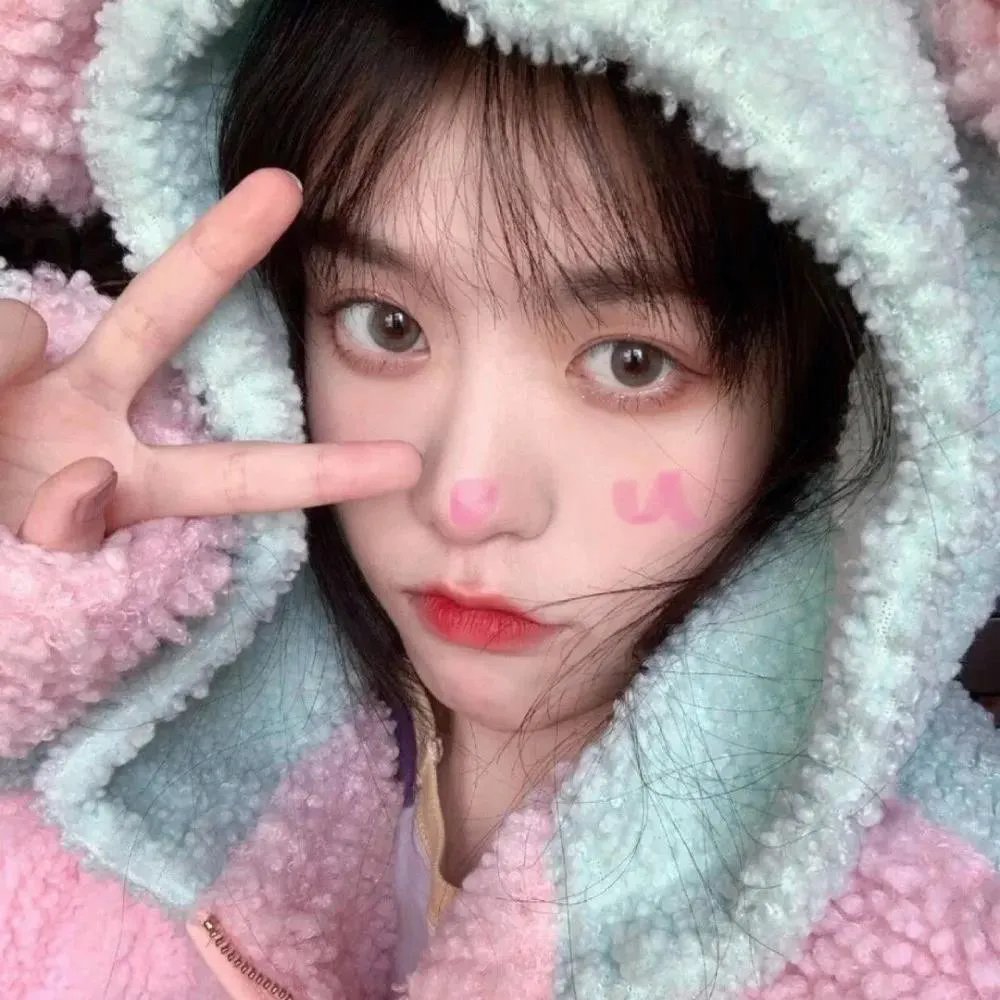 端盘子的姑娘 海报